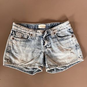 Light wash short Jean shorts